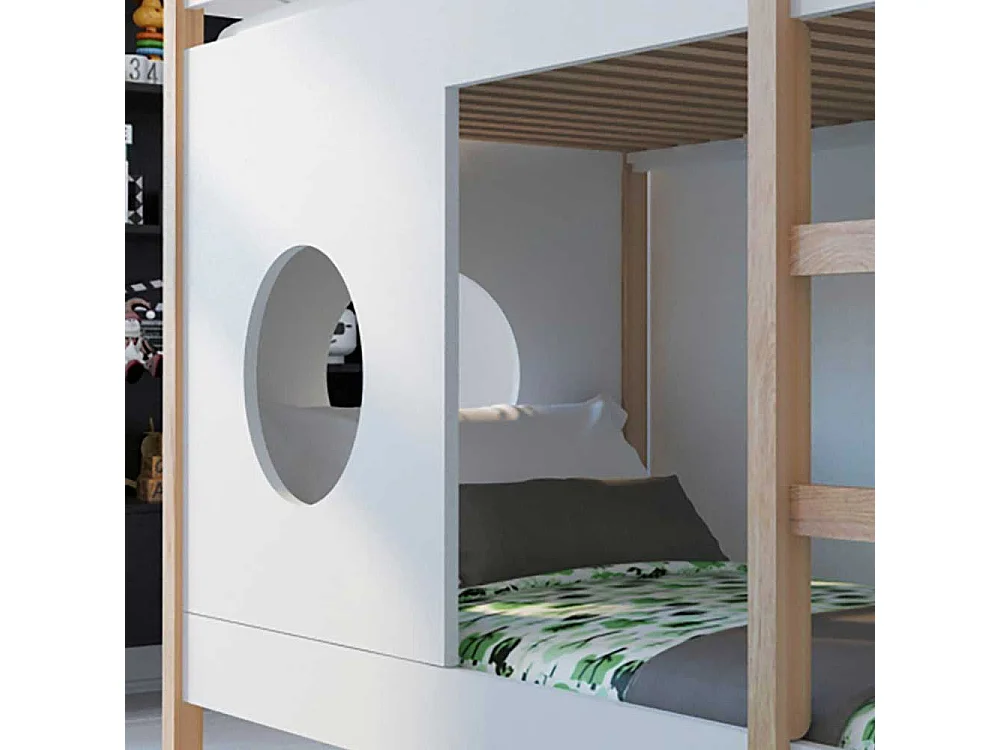 Kinderzimmer Stockbett in Piniefarben und Weiß Leiter