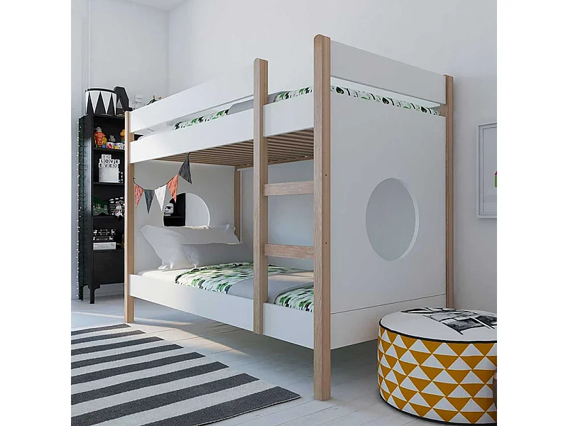 Kinderzimmer Stockbett in Piniefarben und Weiß Leiter