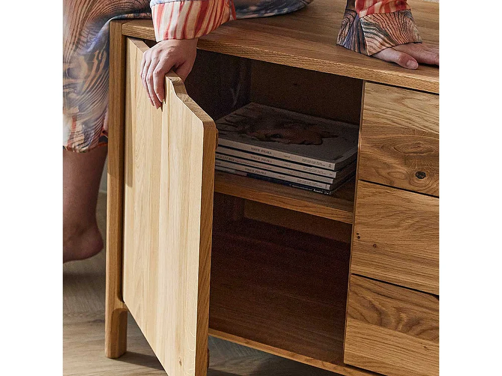 Sideboard Lowboard aus Wildeiche Massivholz mit drei Schubladen