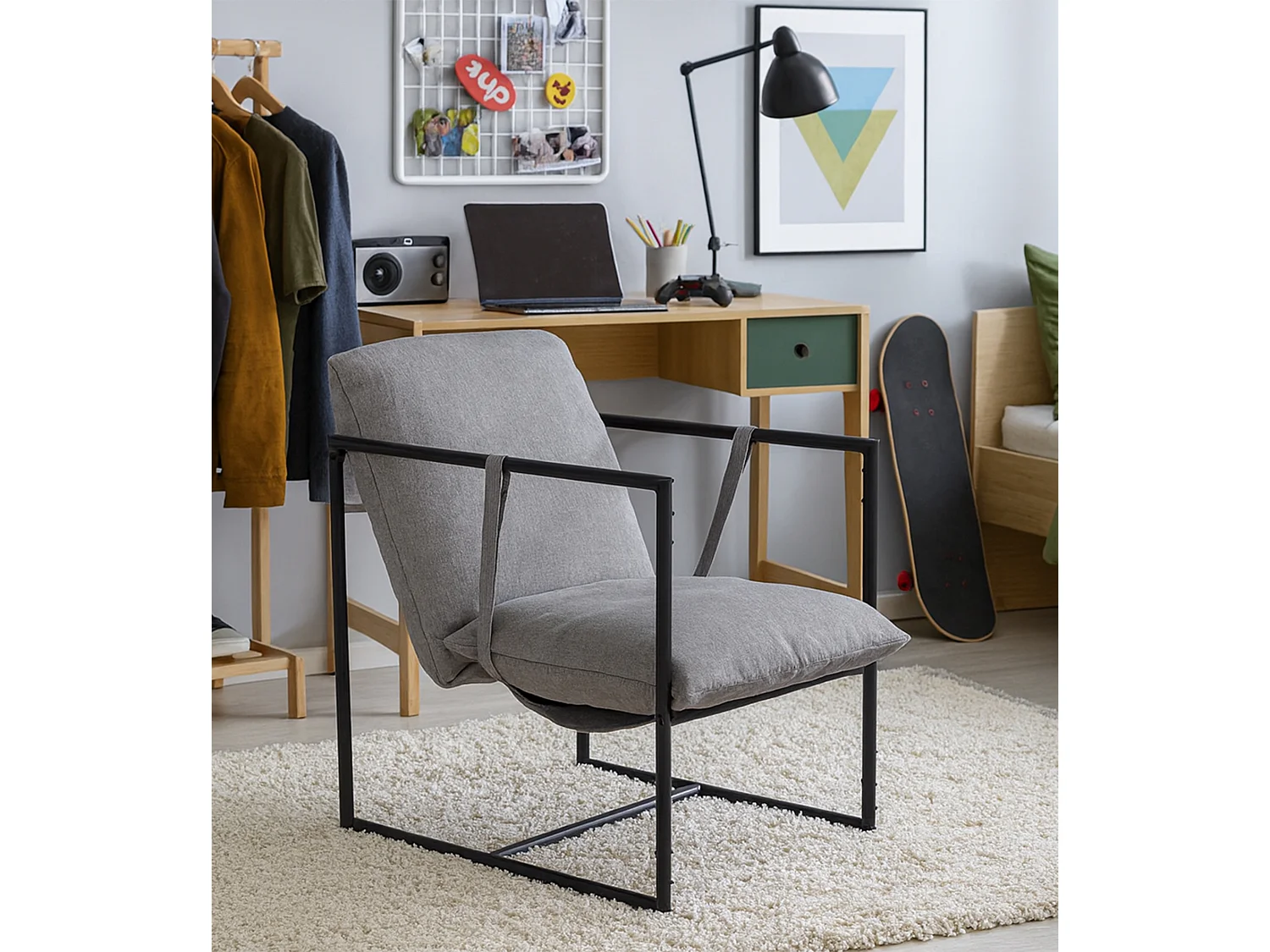 Butaca de 87x80x66 cm con estructura metálica y tapizada en tela KSTUR en color gris Jaime