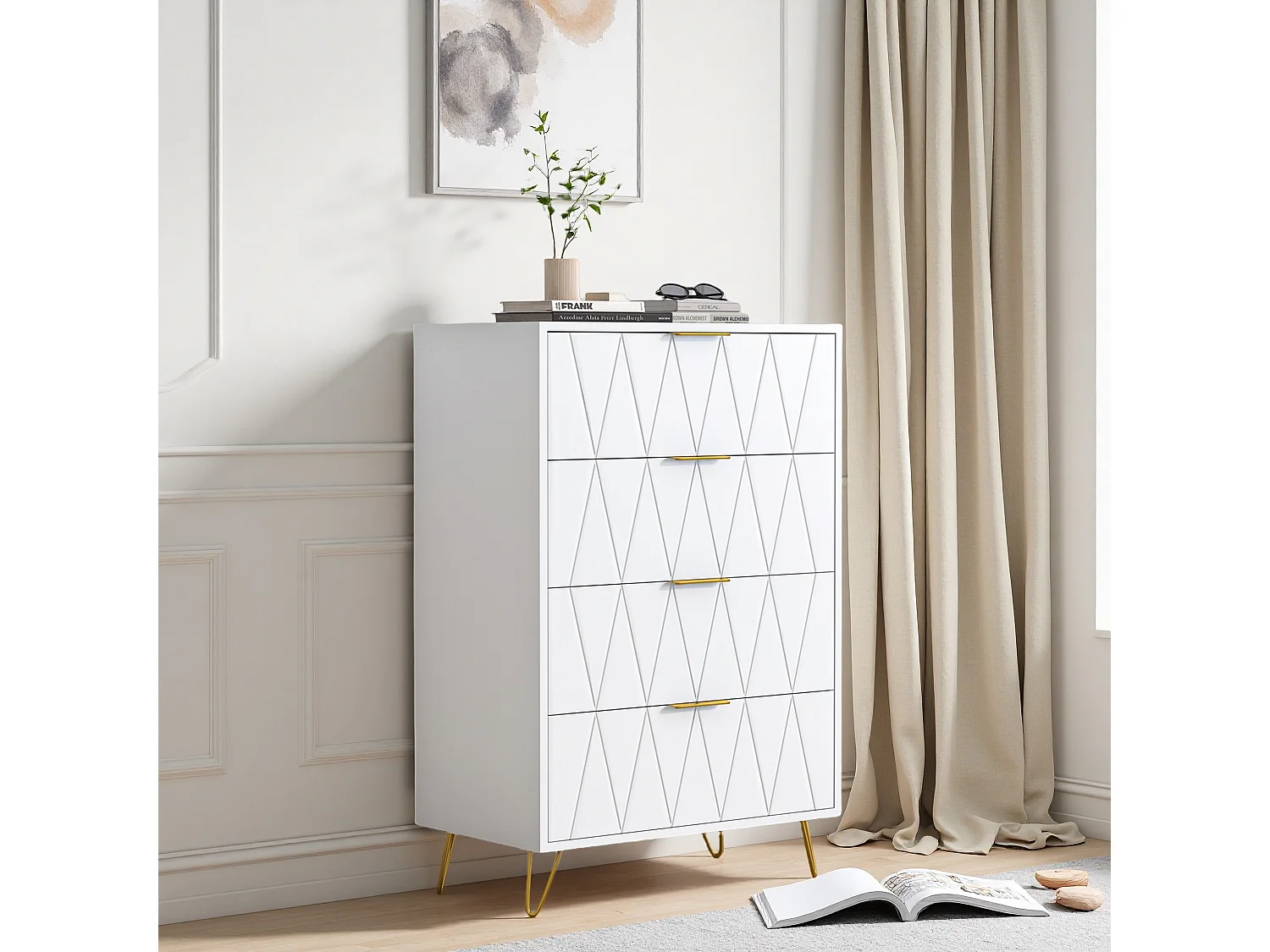 Commode 4 tiroirs blanche avec façades à motif losange en relief, panneaux mélaminés, grande capacité de rangement et robuste