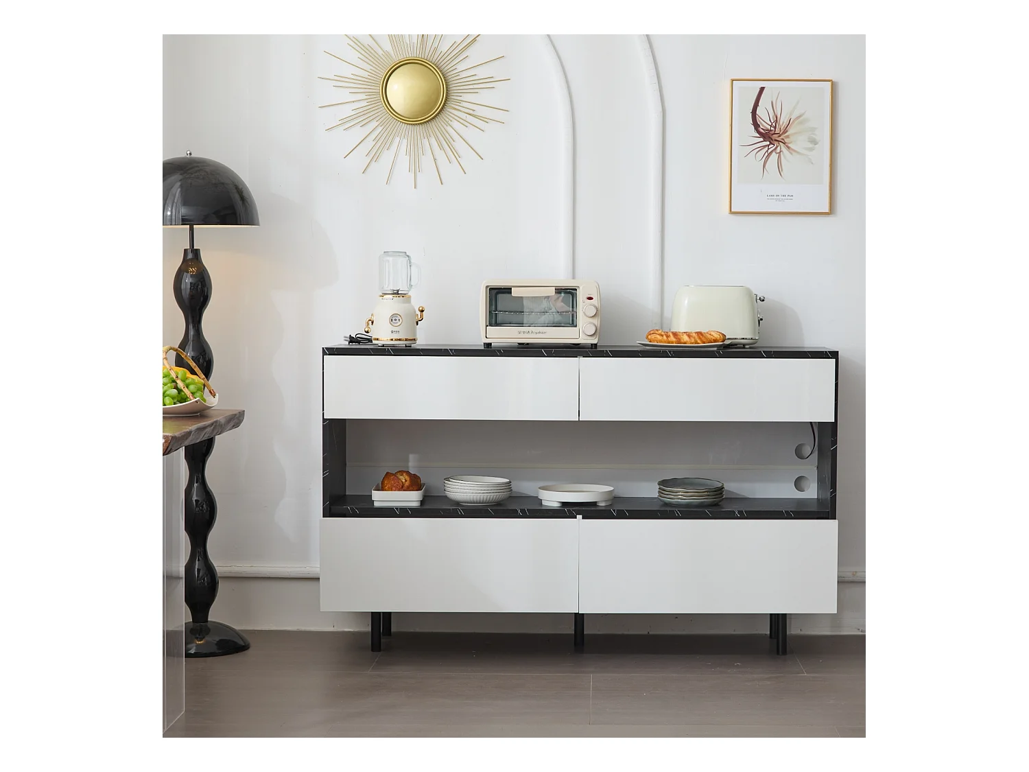 Buffet design marbre noir,  espace ouvert, 4 tiroirs, éclairage LED, structure métallique stable, anti-basculement, idéal cuisine et salon