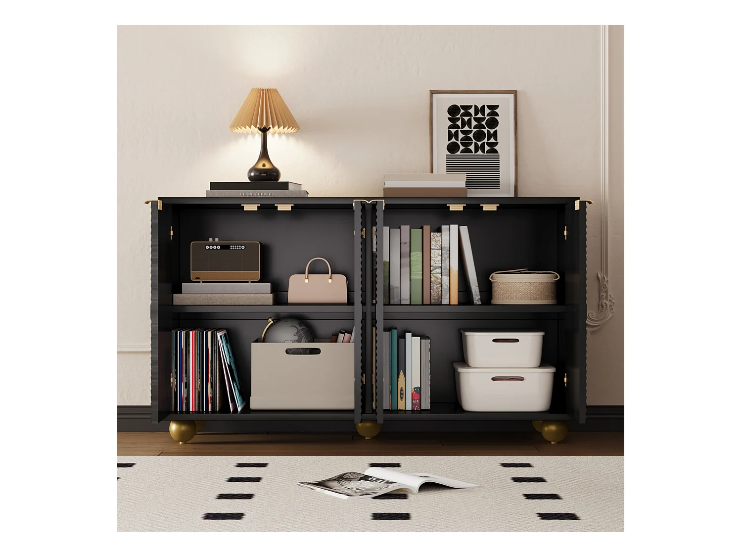 Buffet avec 4 portes sculptées – Étagères intérieures réglables, poignées en métal et pieds sphériques – Meuble design pour salon