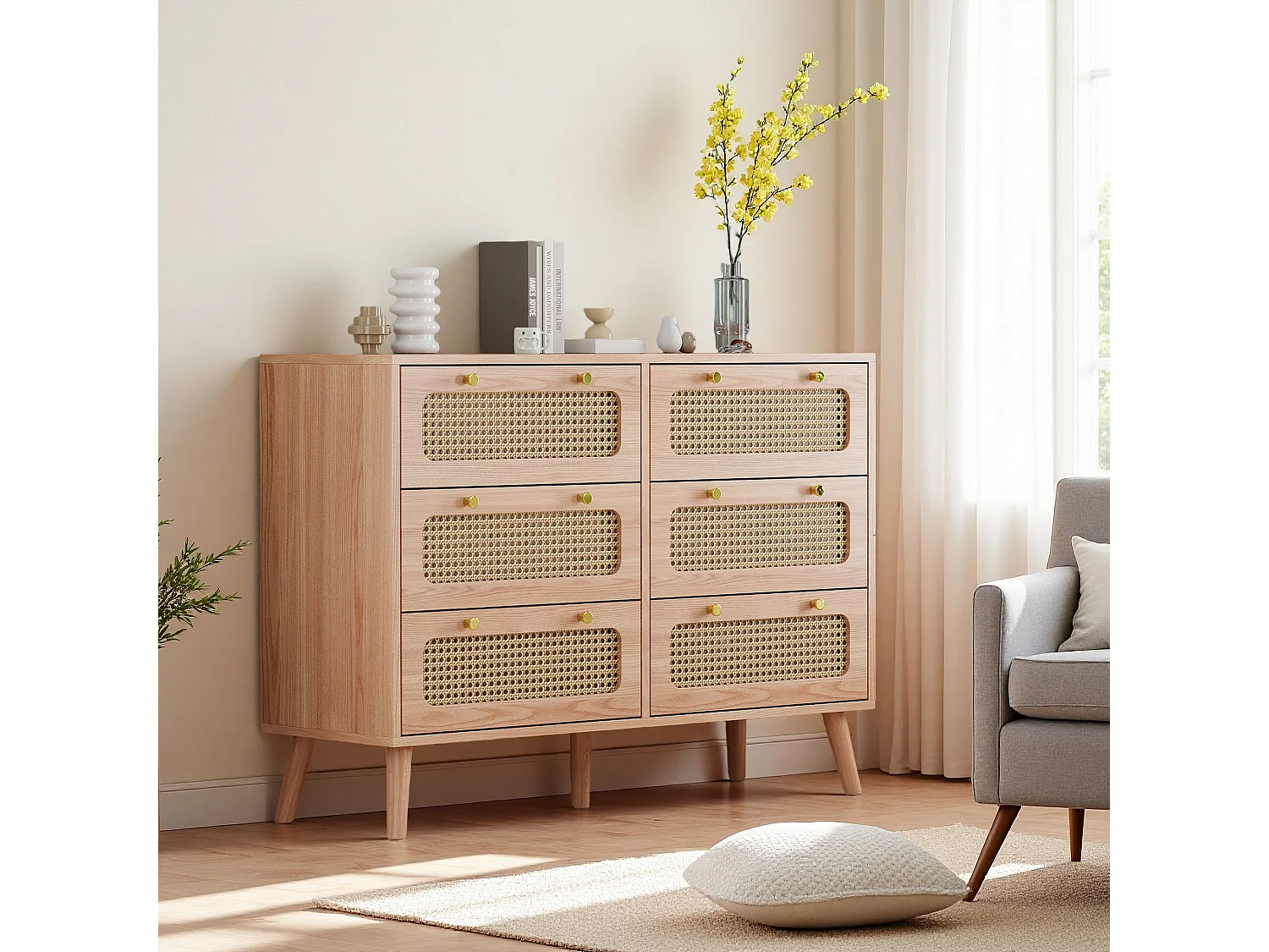 Cómoda de madera natural con 6 cajones y frentes de ratán tejido, estructura de madera maciza.