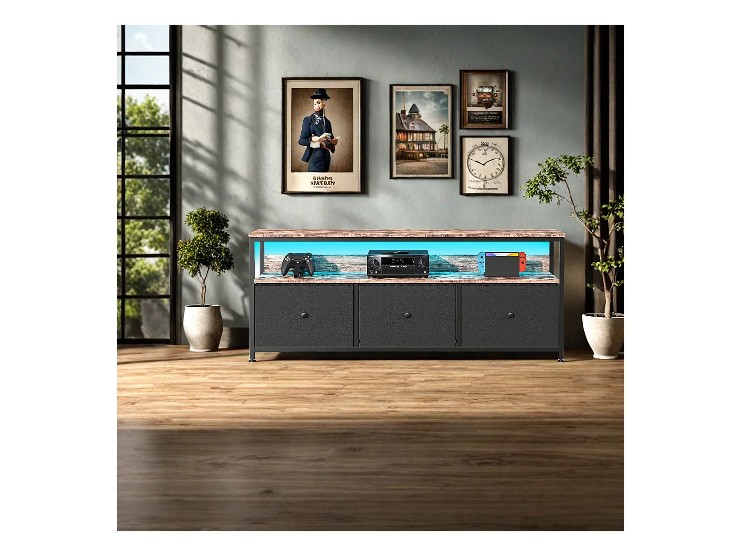 Meuble TV 137 cm avec LED, plateau effet bois tigre, 3 tiroirs en tissu PU noir, cadre métal robuste, pieds réglables, style rétro-moderne