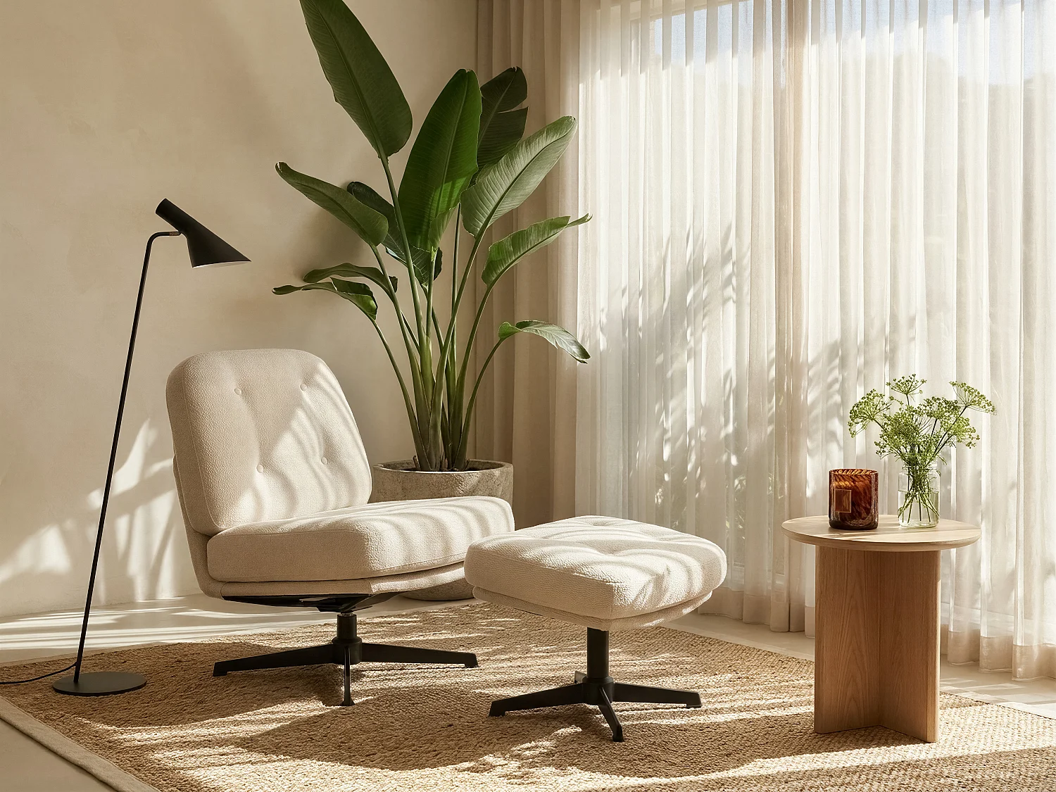 Fauteuil avec repose-pied en tissu texturé blanc cassé TOLOZI