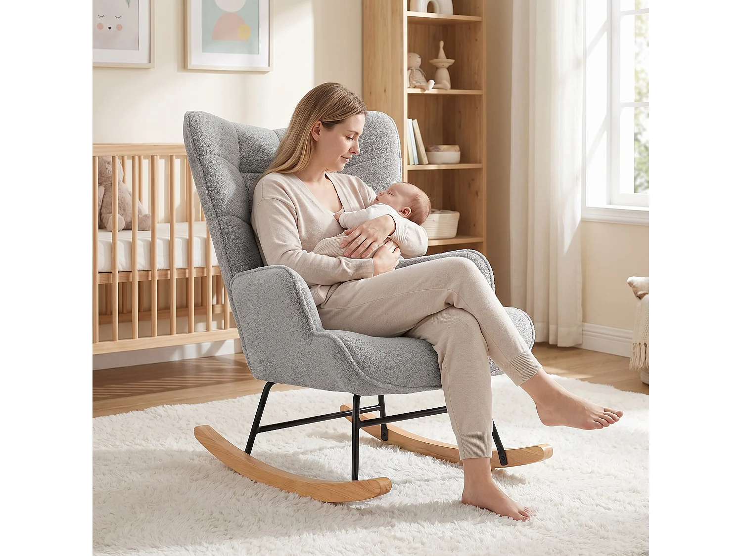 Fauteuil à bascule en velours gris clair – Rocking chair scandinave avec pieds en bois massif