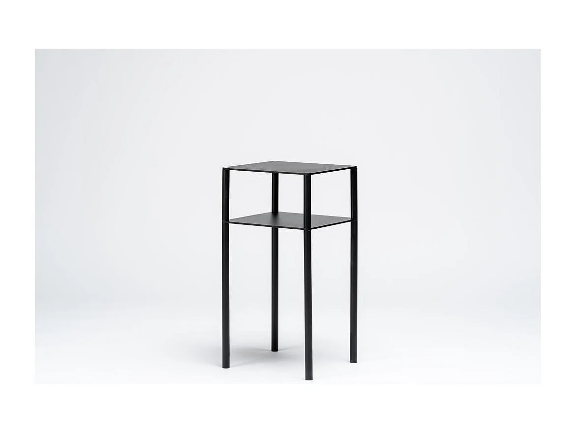 Mesa lateral 0,3x0,3x0,6 m preta Tensio 2 piso flexível