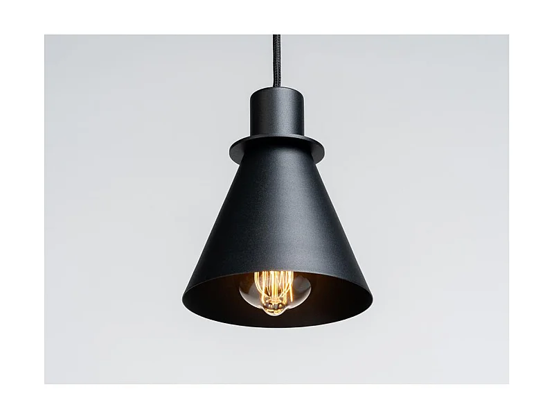 Suspension noire KLAR