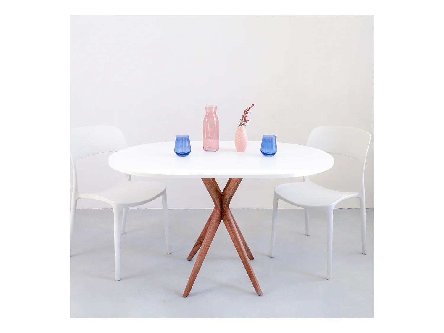 Ovale eettafel 75x100cm Jubi Wit met eiken poten