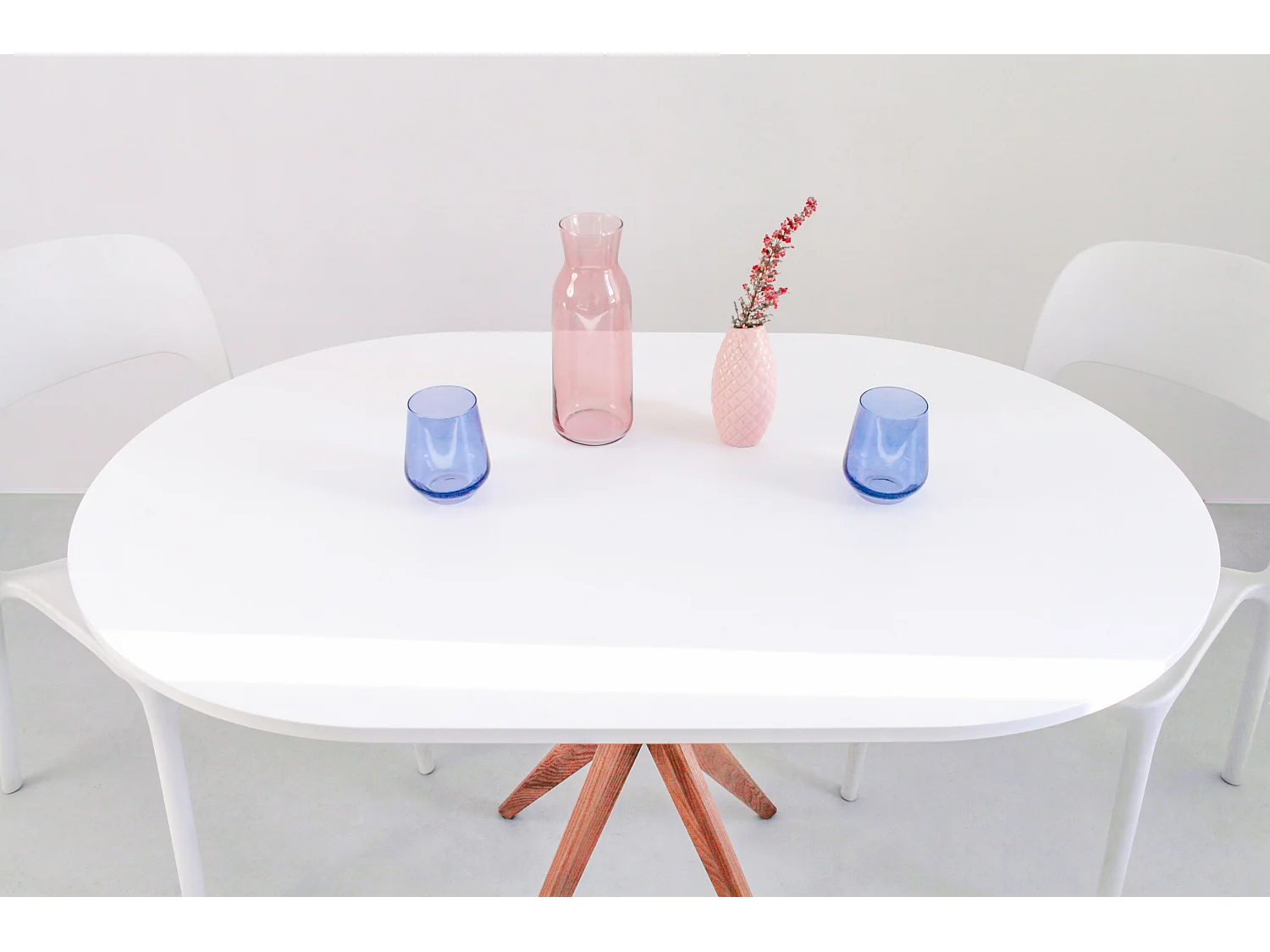 Ovale eettafel 75x100cm Jubi Wit met eiken poten