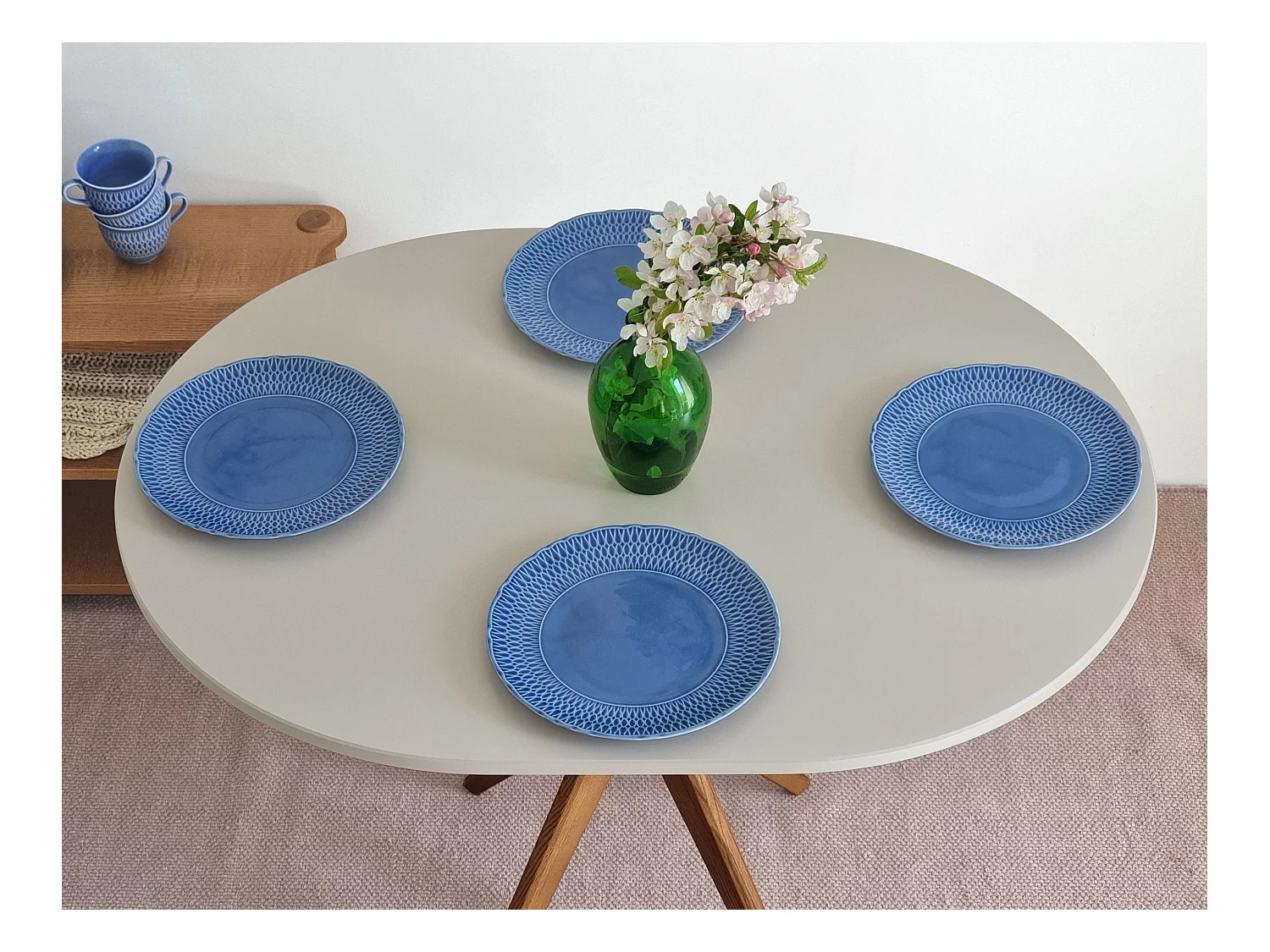 Ovaler Esstisch 75x100cm Jubi Taubenblau Eichenbeinen