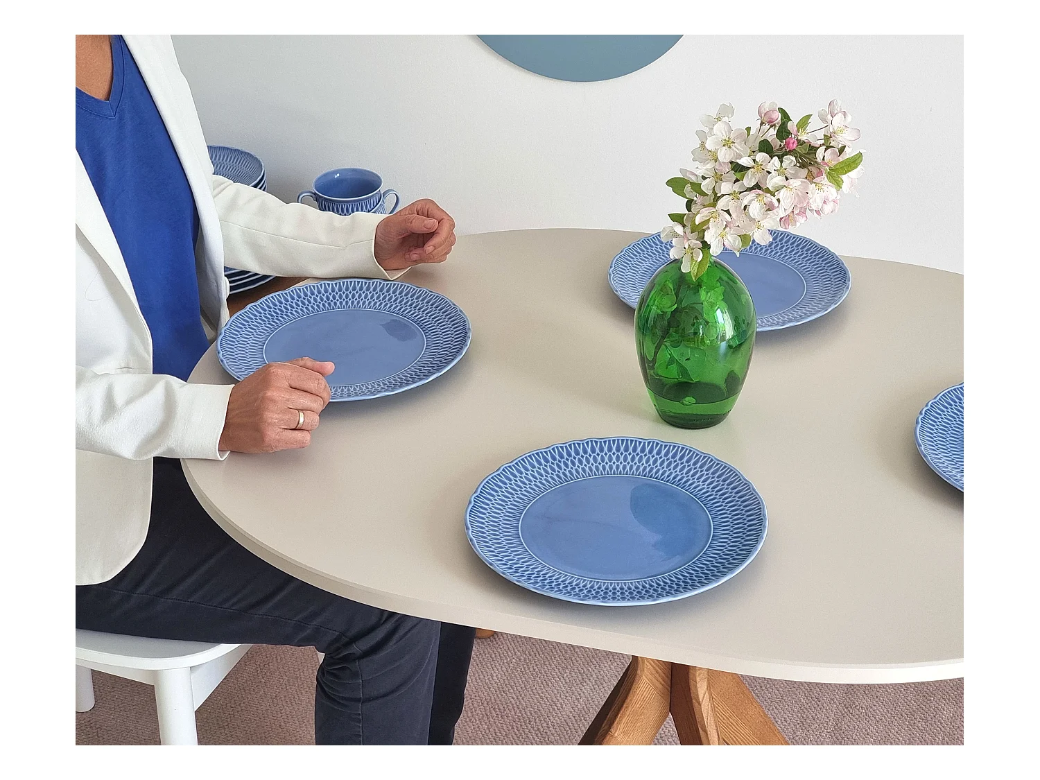 Ovaler Esstisch 75x100cm Jubi Taubenblau Eichenbeinen