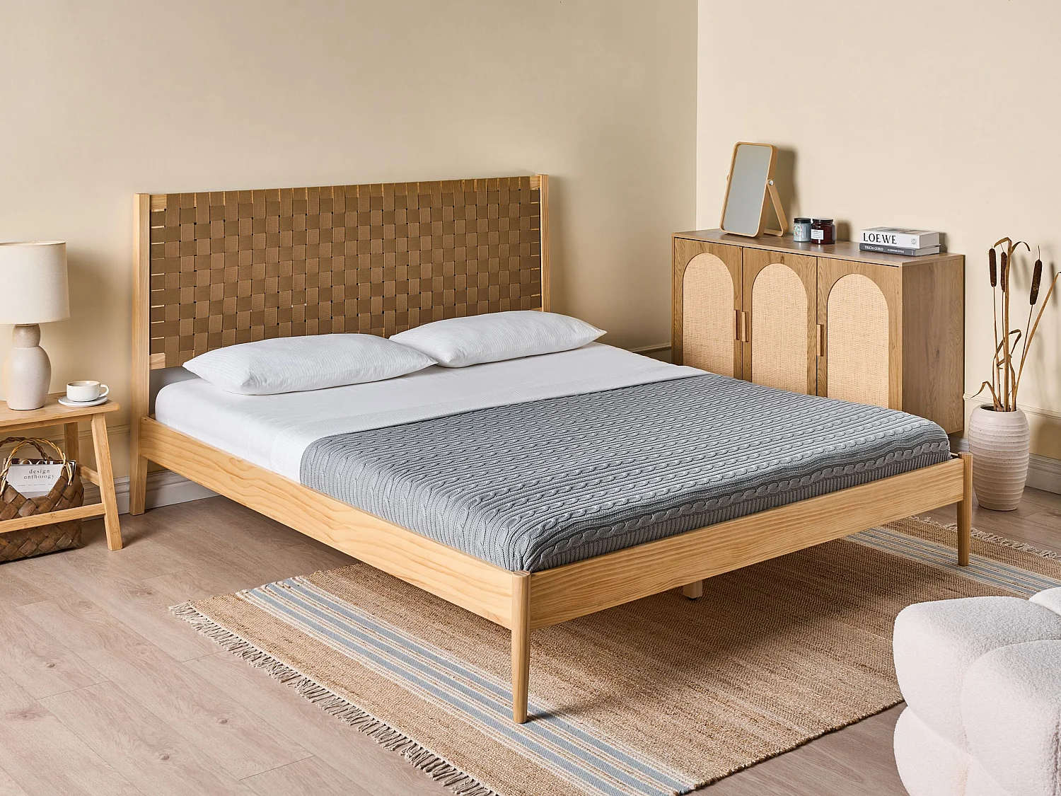 Lit avec sommier Bois de pin BRUNEMONT 180 x 200 cm Marron clair