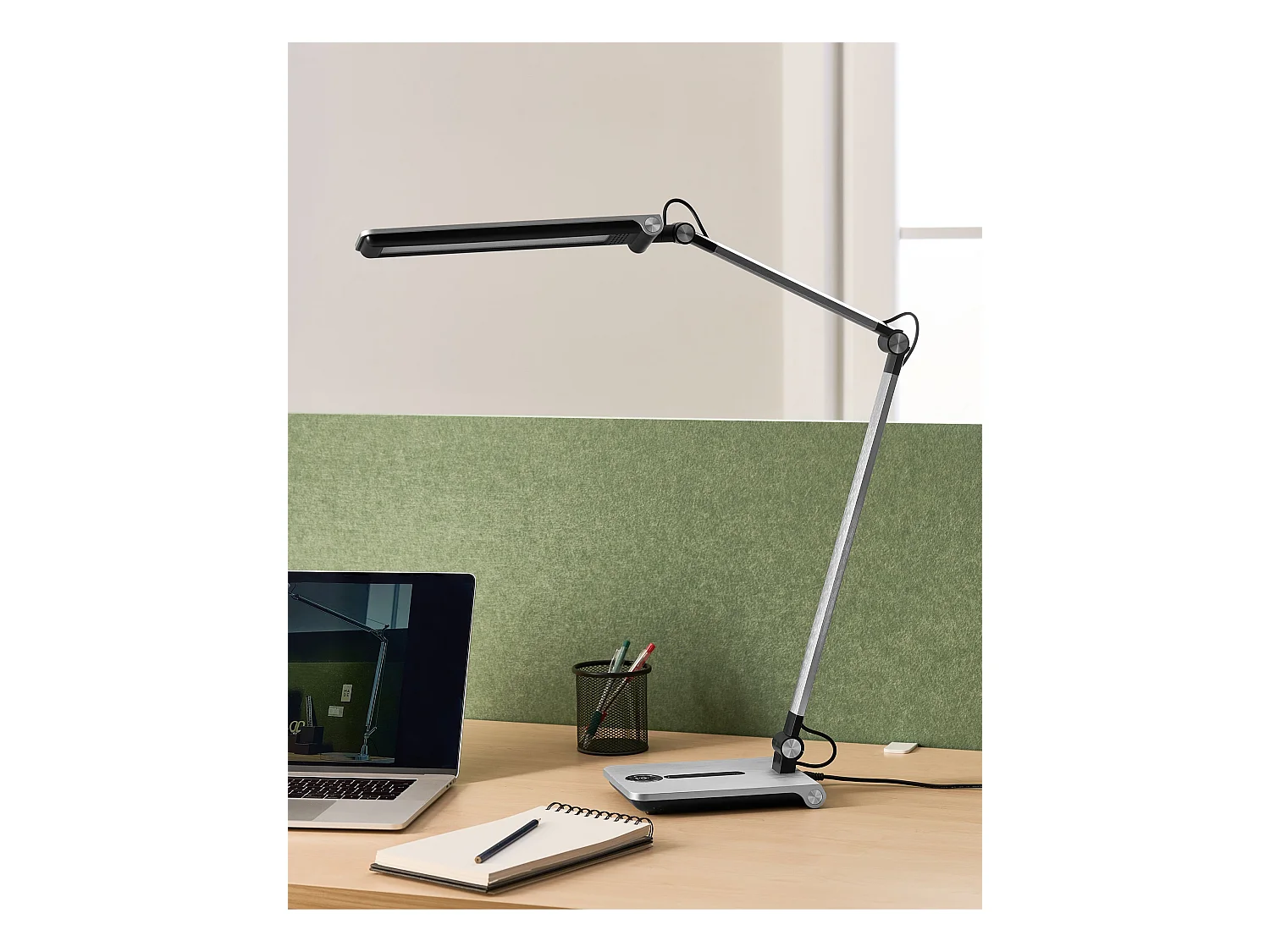 Lampe de bureau LED AQUILA Avec variateur Argenté