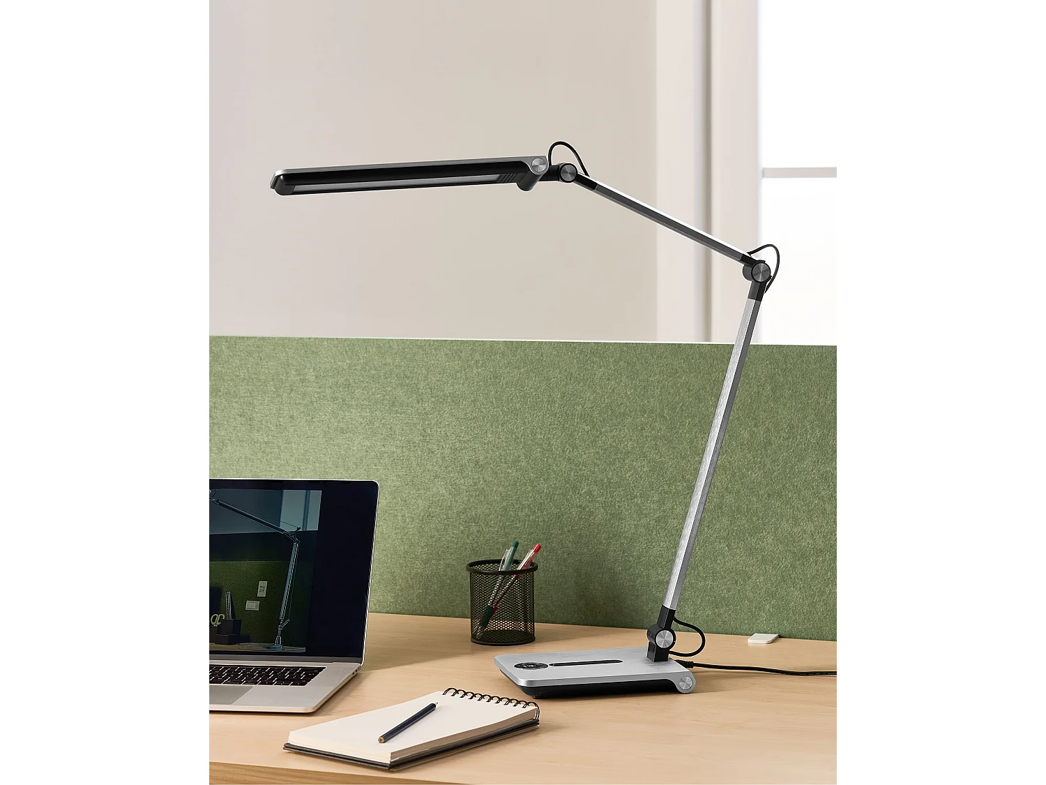 Lampe de bureau LED AQUILA Avec variateur Argenté