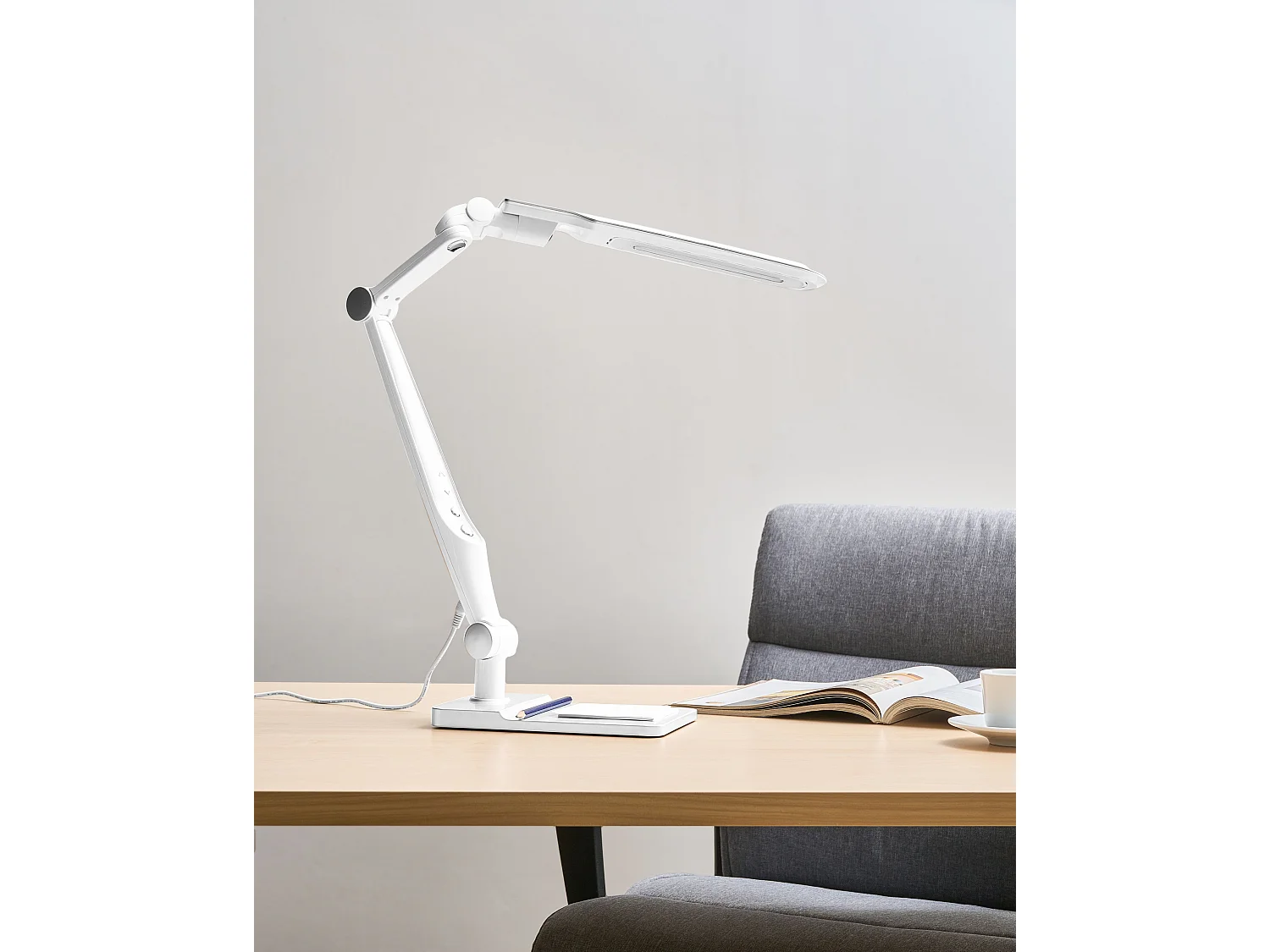 Lampe de bureau LED PEGASI Avec variateur Argenté