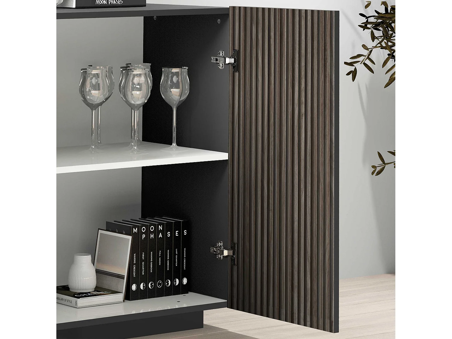 Buffet Coste avec 4 portes et 3 tiroirs effet cannelé couleur anthracite mat et bois foncé 220,1x43x86 cm