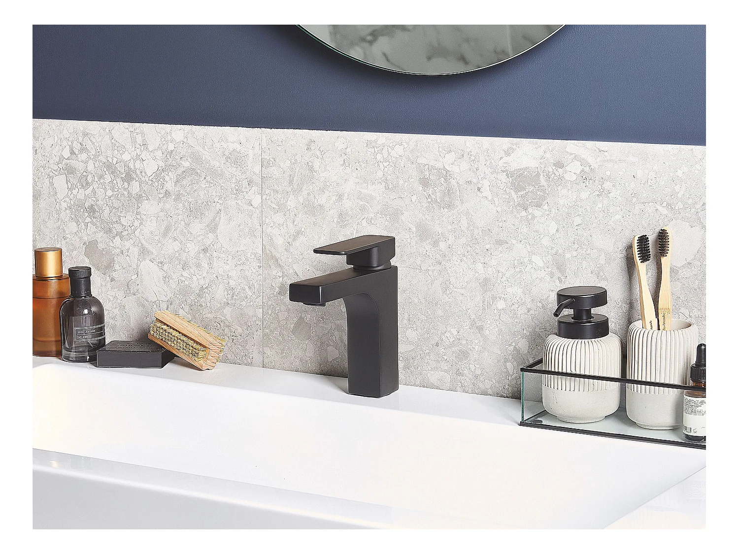 Stilvoller Wasserhahn Messing matt schwarz IRUPU