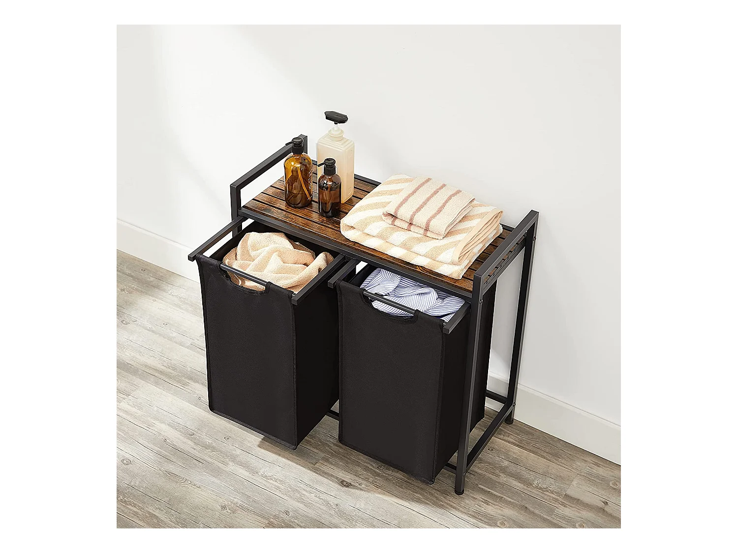 Wäschekorb mit ausziehbaren Wäschesäcken