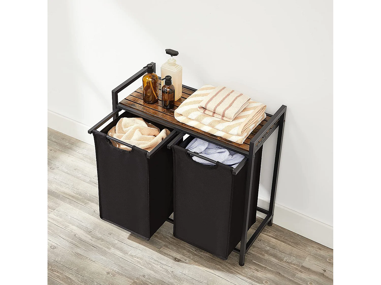 Wäschekorb mit ausziehbaren Wäschesäcken