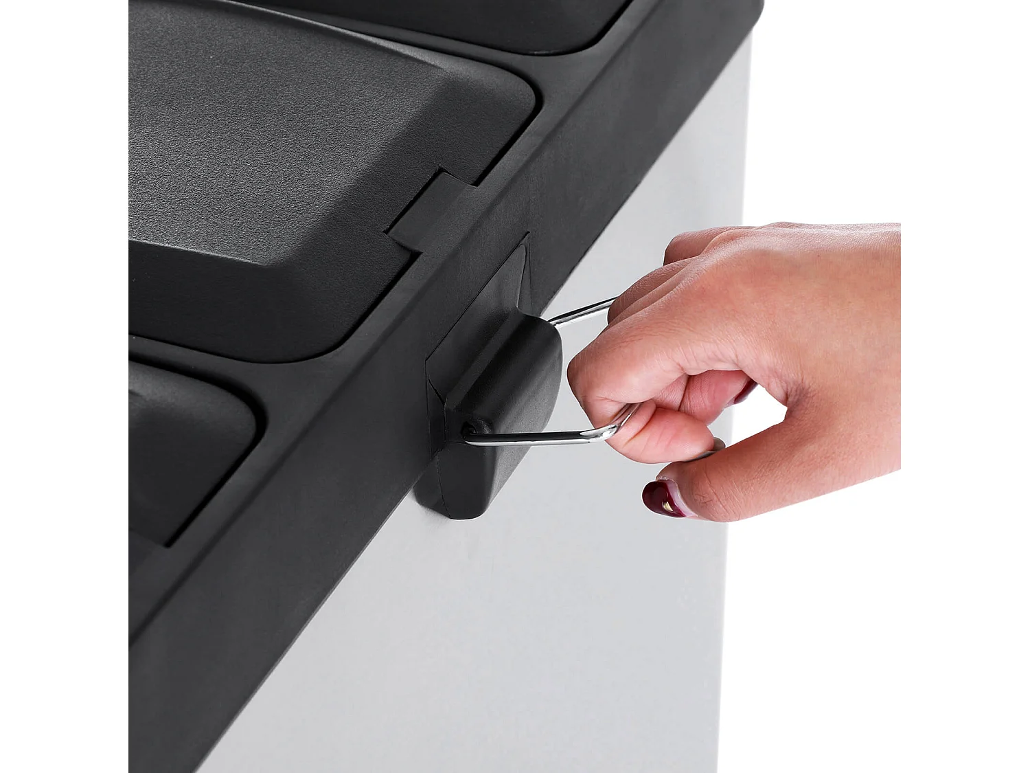 Sistema di separazione dei rifiuti tramite cestino