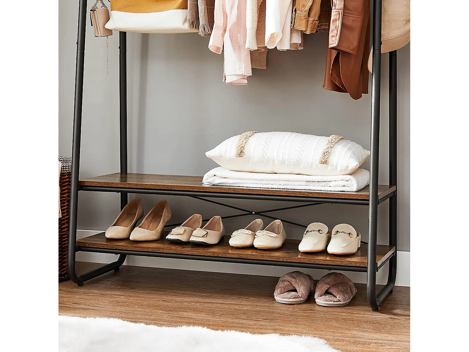 Kleiderständer Domaa-Ahenkro