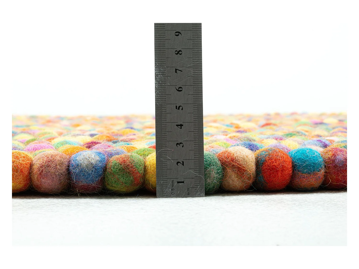 Handgearbeiteter Filzkugelteppich 190x190 cm Bunt Felty 2.2