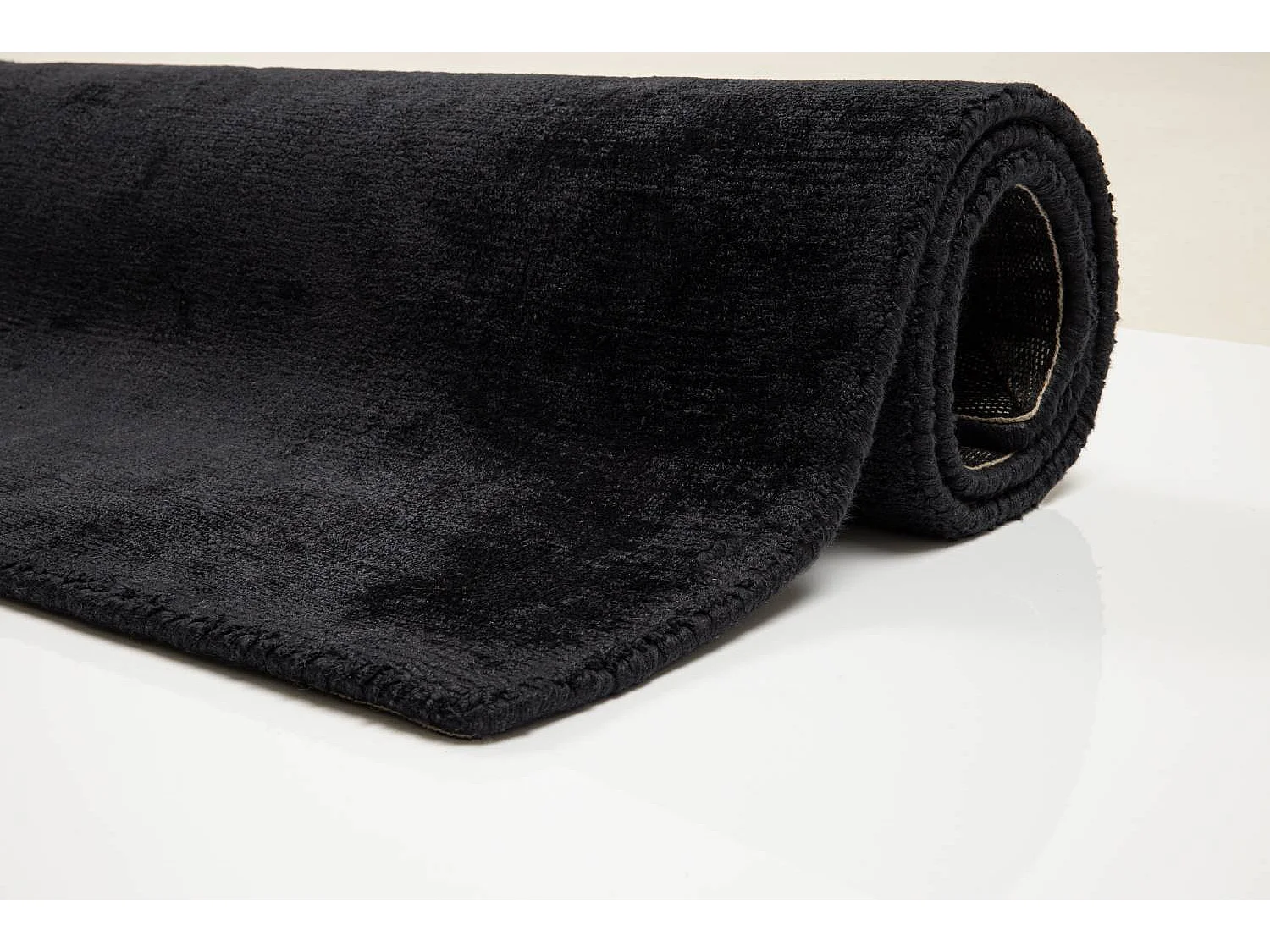 Handgeweven viscose tapijt 85x155 cm zwart Shine