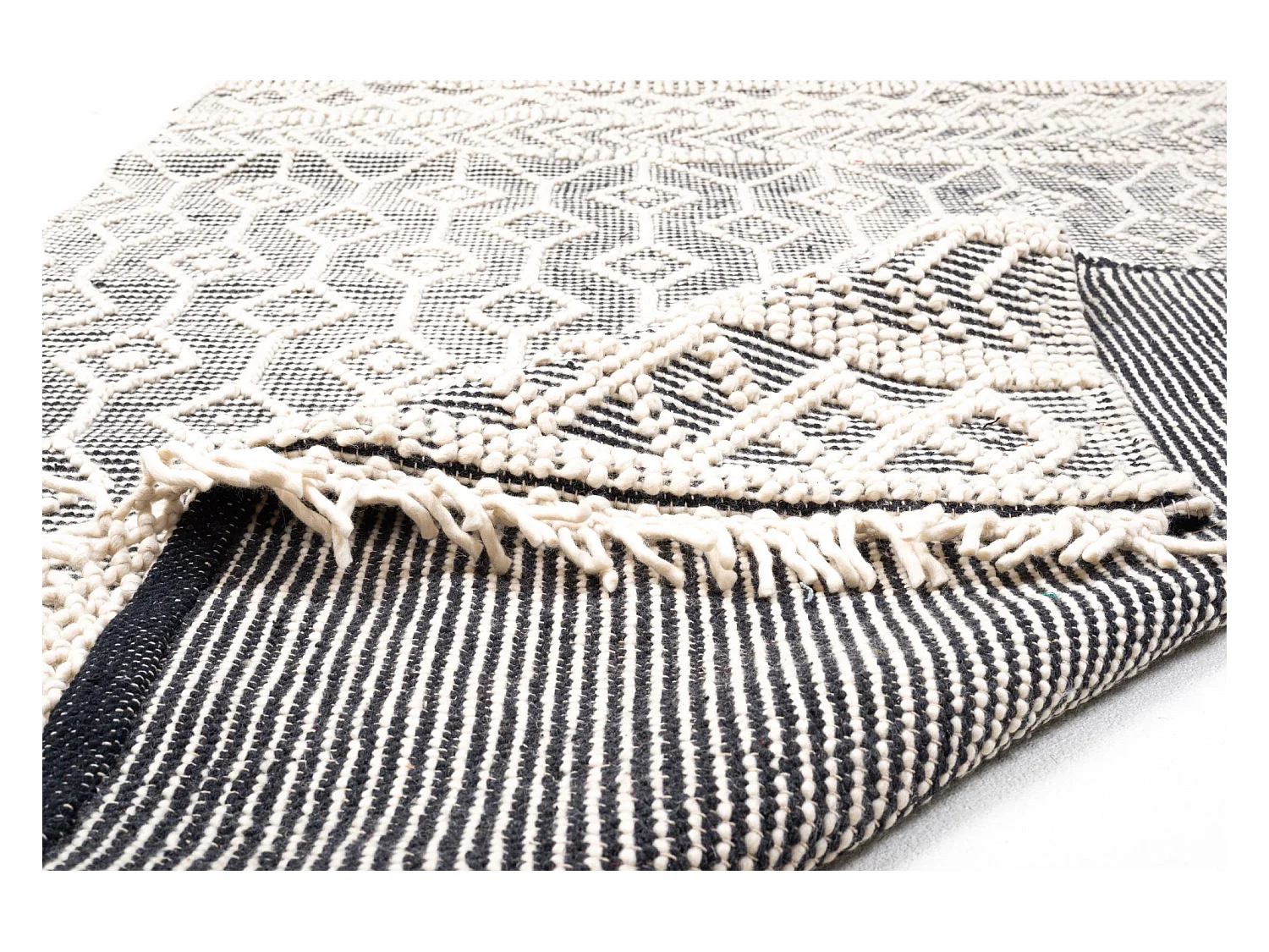 Tapis tissé à la main au design ethnique  160x230 cm gris Colored Macrame