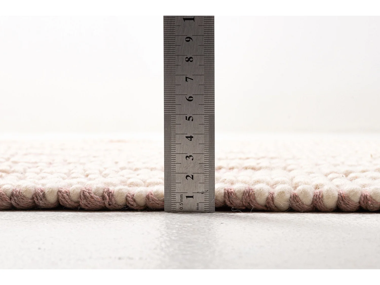 Tapis tissé à la main au design ethnique  65x135 cm rose Colored Macrame