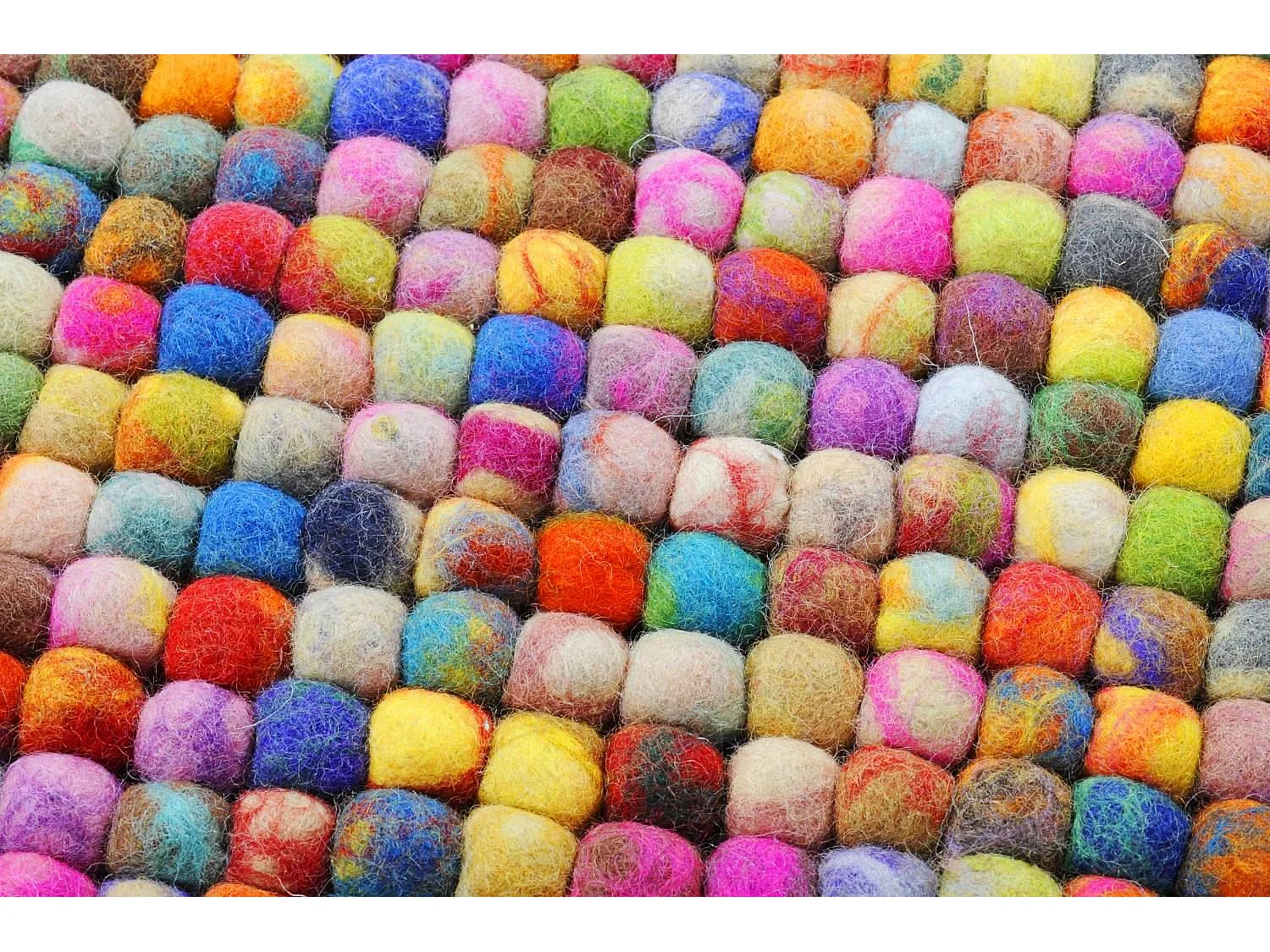 Alfombra de bolas de fieltro hecha a mano 90x160 cm Colorido Felty 2.2