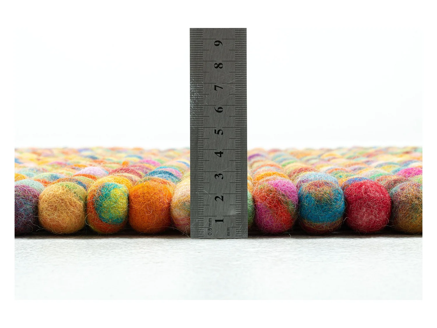 Handgearbeiteter Filzkugelteppich 70x270 cm Bunt Felty 2.2