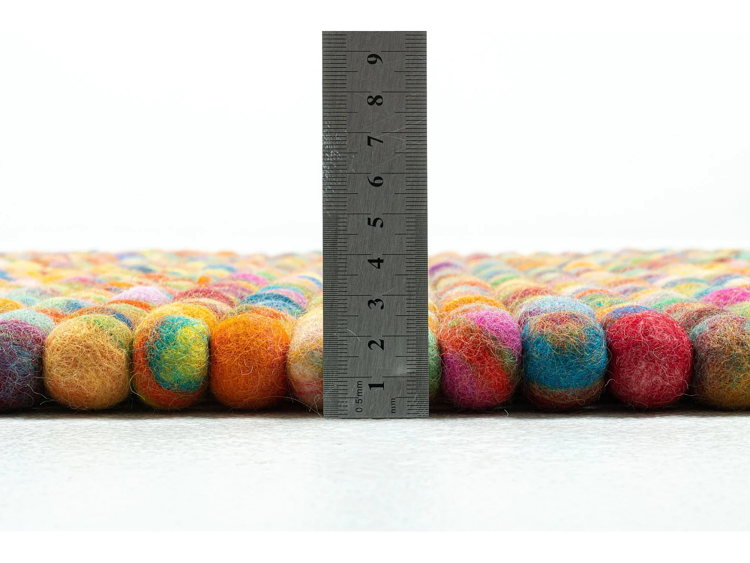 Handgearbeiteter Filzkugelteppich 70x270 cm Bunt Felty 2.2