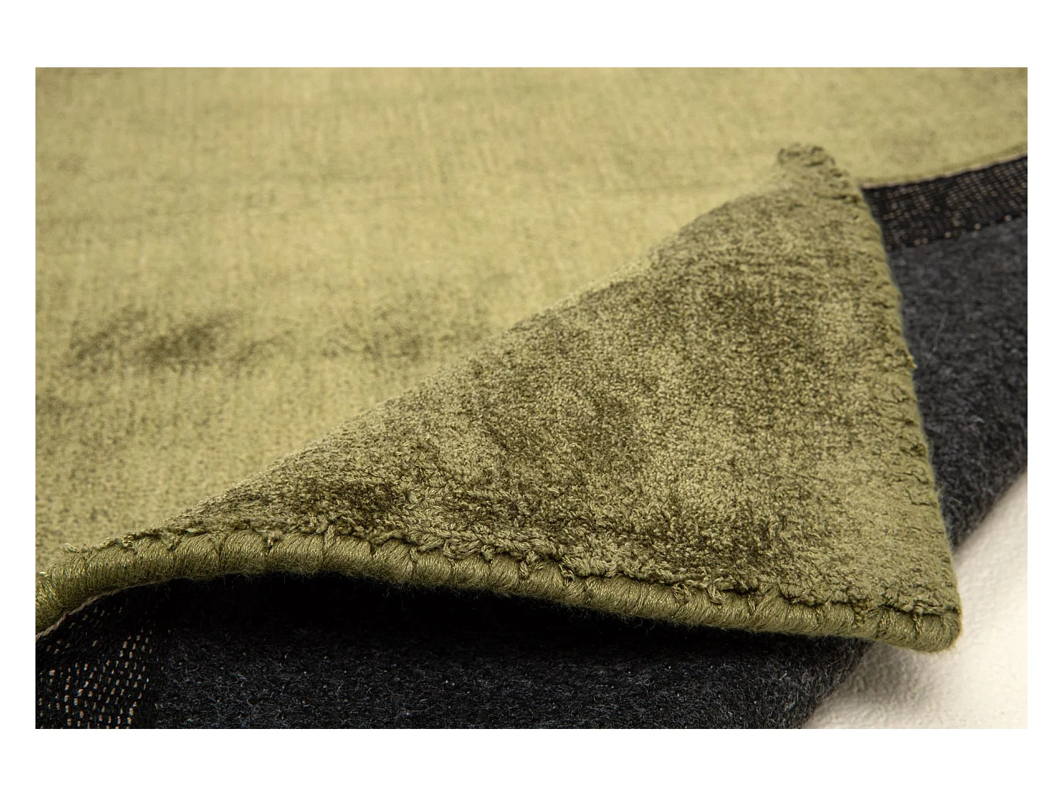 Handgewebter Viskoseteppich 160x230 cm Moos Shine