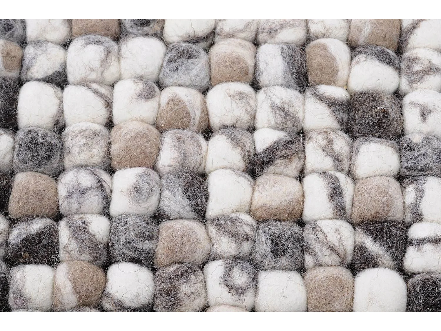 Handgearbeiteter Filzkugelteppich 40x60 cm Natur Multi Felty 2.2