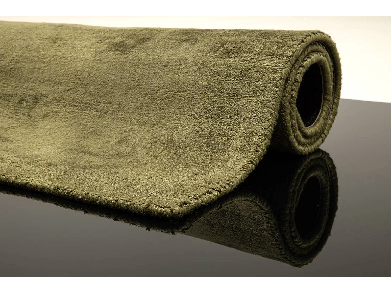 Tapis en viscose tissé à la main 190x290 cm mousse Shine