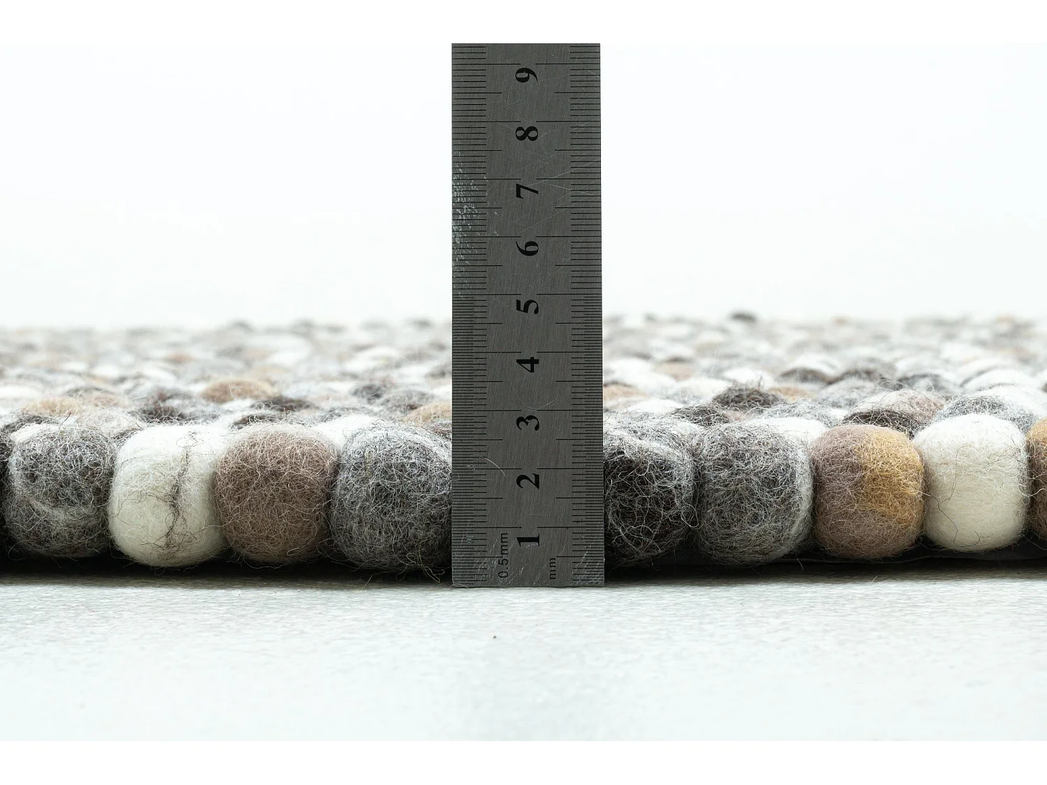 Tapis en boules de feutre fait main 190x190 cm natural multi Felty 2.2