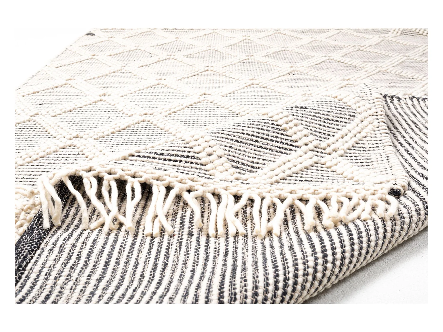 Handgewebter Teppich im Ethno Design 140x200 cm Natur Colored Macrame