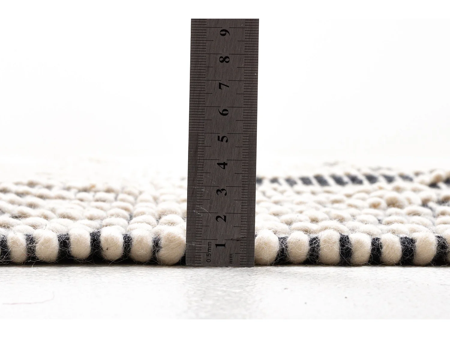 Tapis tissé à la main au design ethnique  140x140 cm gris Colored Macrame