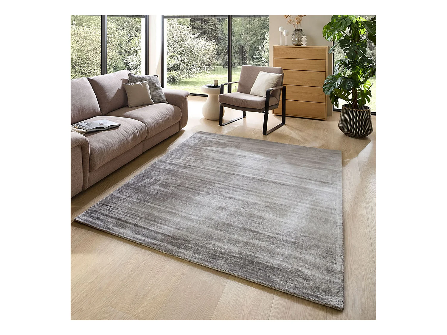 Handgewebter Teppich aus Viskose 70x140 cm Grau Star