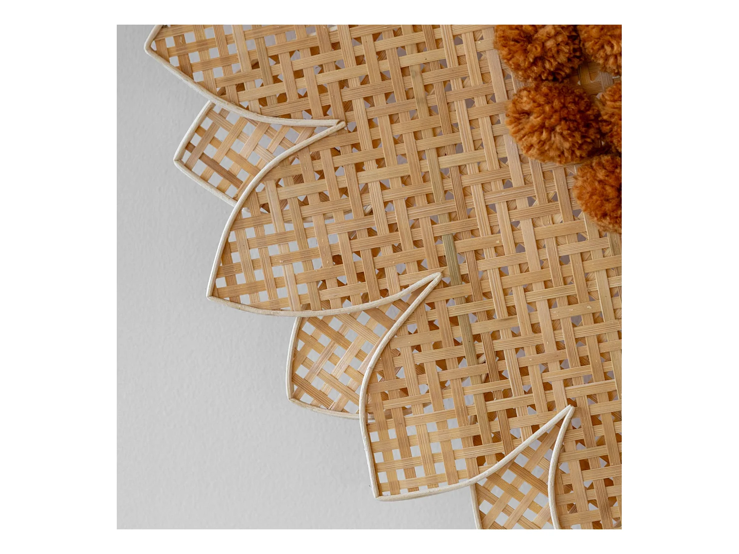 Now's Home - Applique En Bambou Naturel Tresse 50x50x3cm Daisy