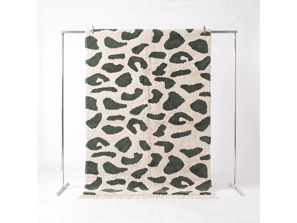 Tappeto interno cotone motivo maculato verde scuro con frange, Glen, 170x120x1 cm