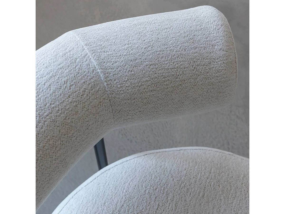 Fauteuil rond en tissu bouclette écru clair Maya