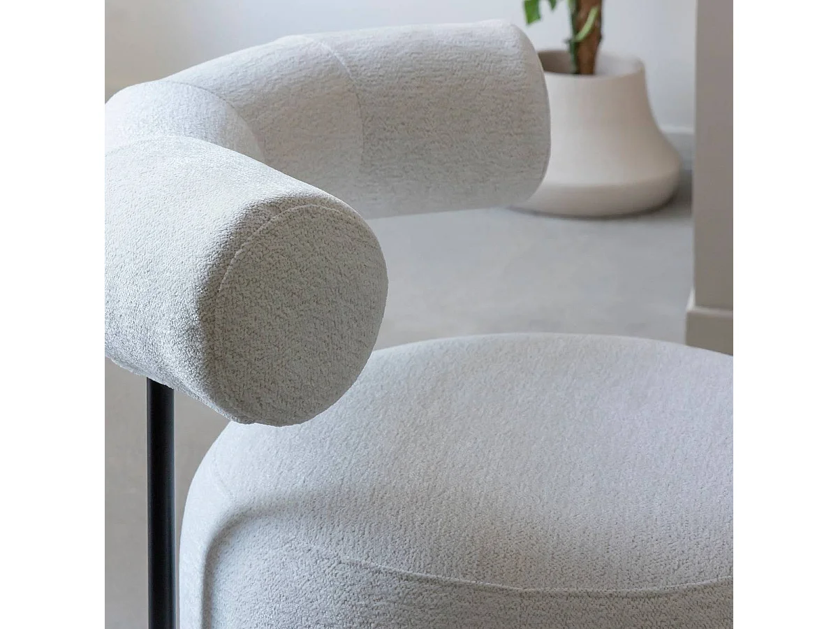 Fauteuil rond en tissu bouclette écru clair Maya