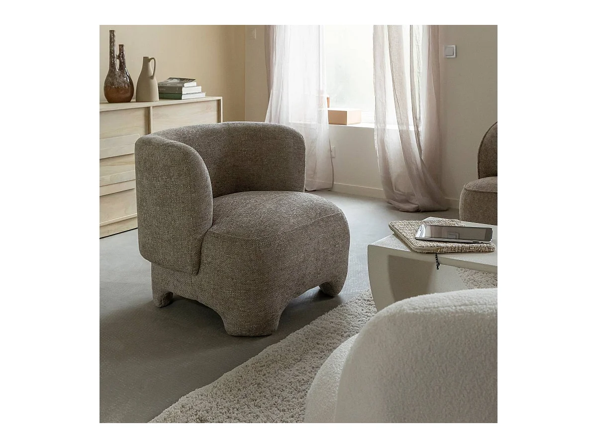 Fauteuil arrondi en tissu taupe Norton