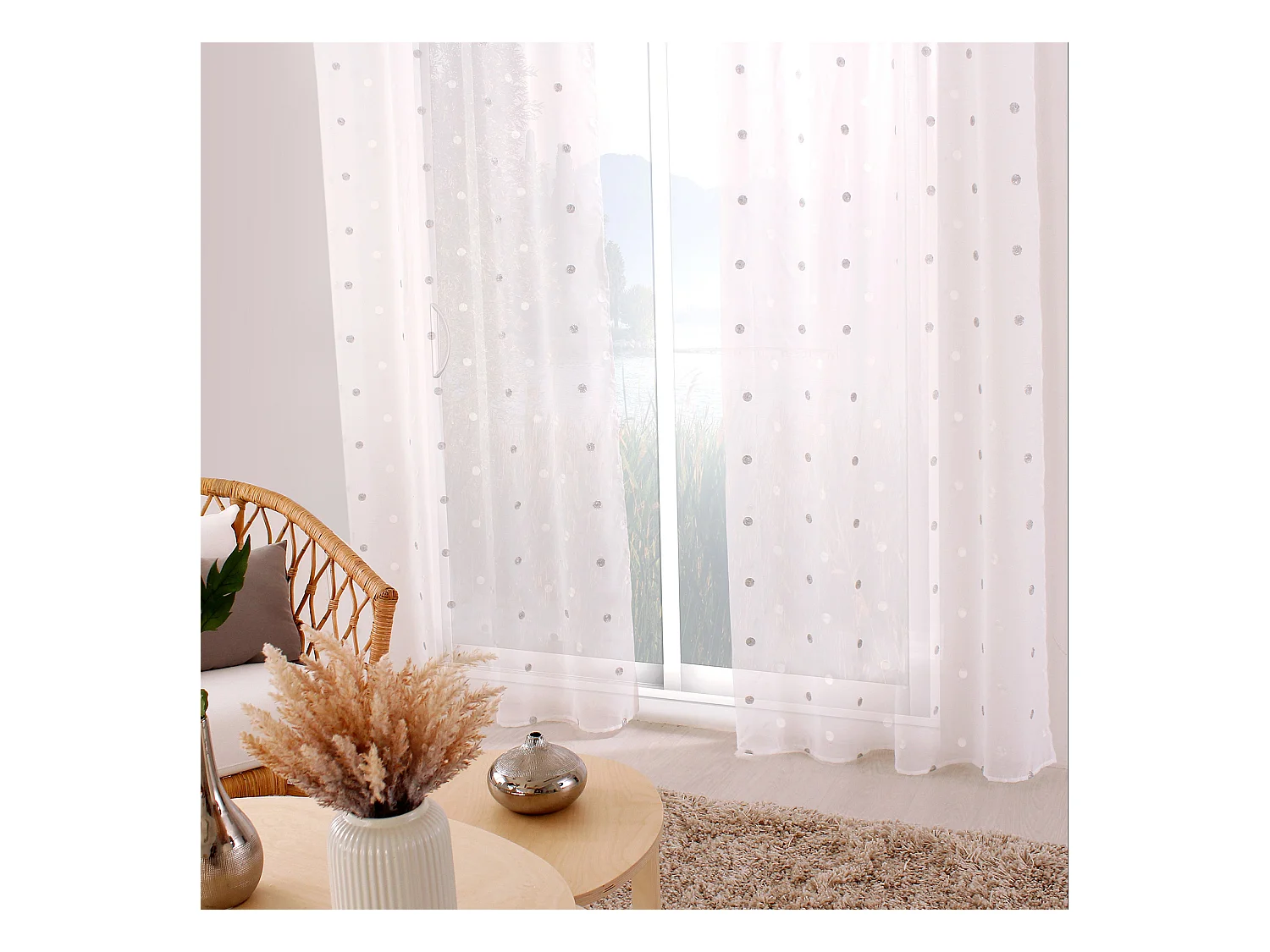 Visillo sablé bordado lunares color