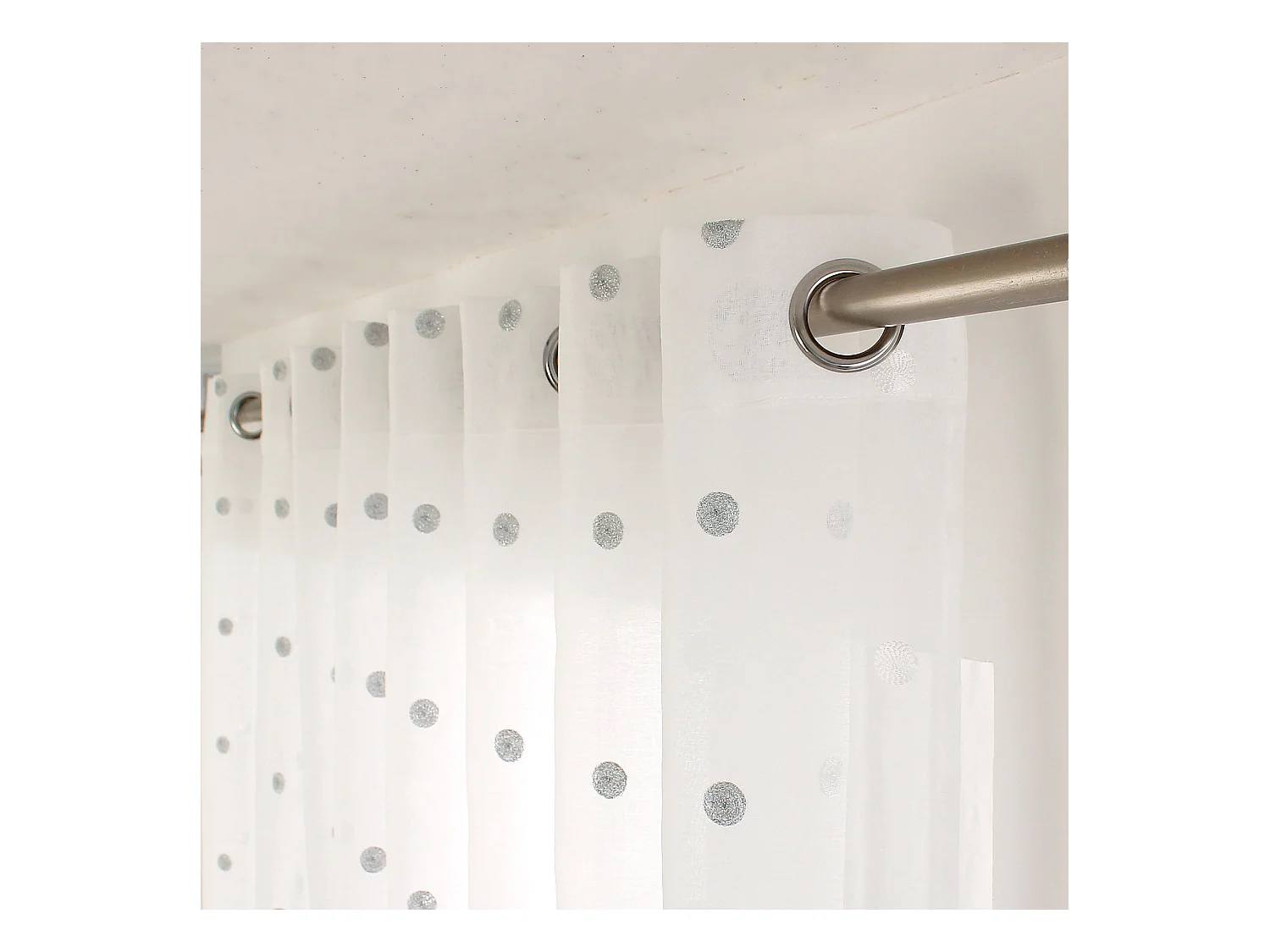 Visillo sablé bordado lunares color