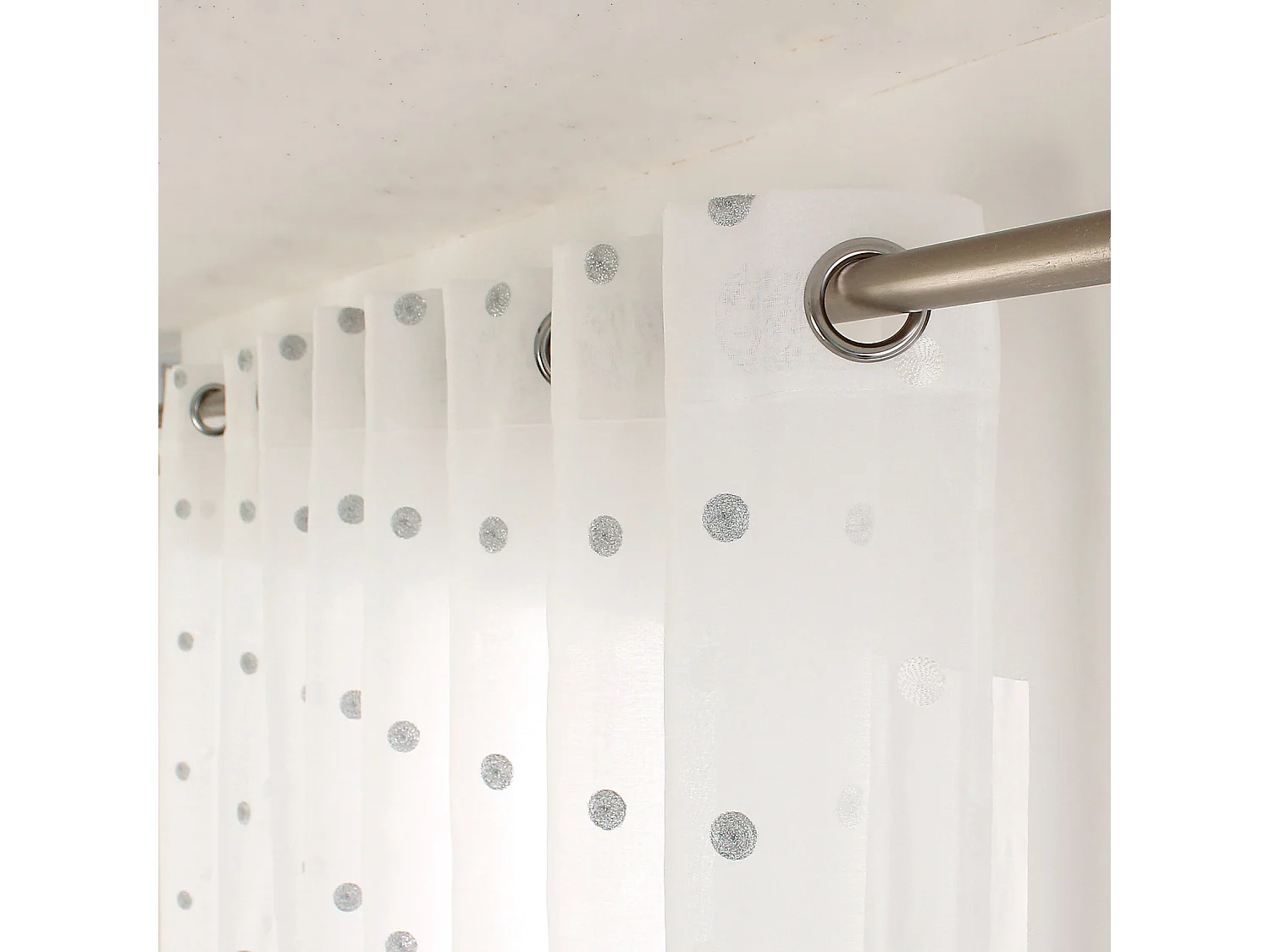 Visillo sablé bordado lunares color