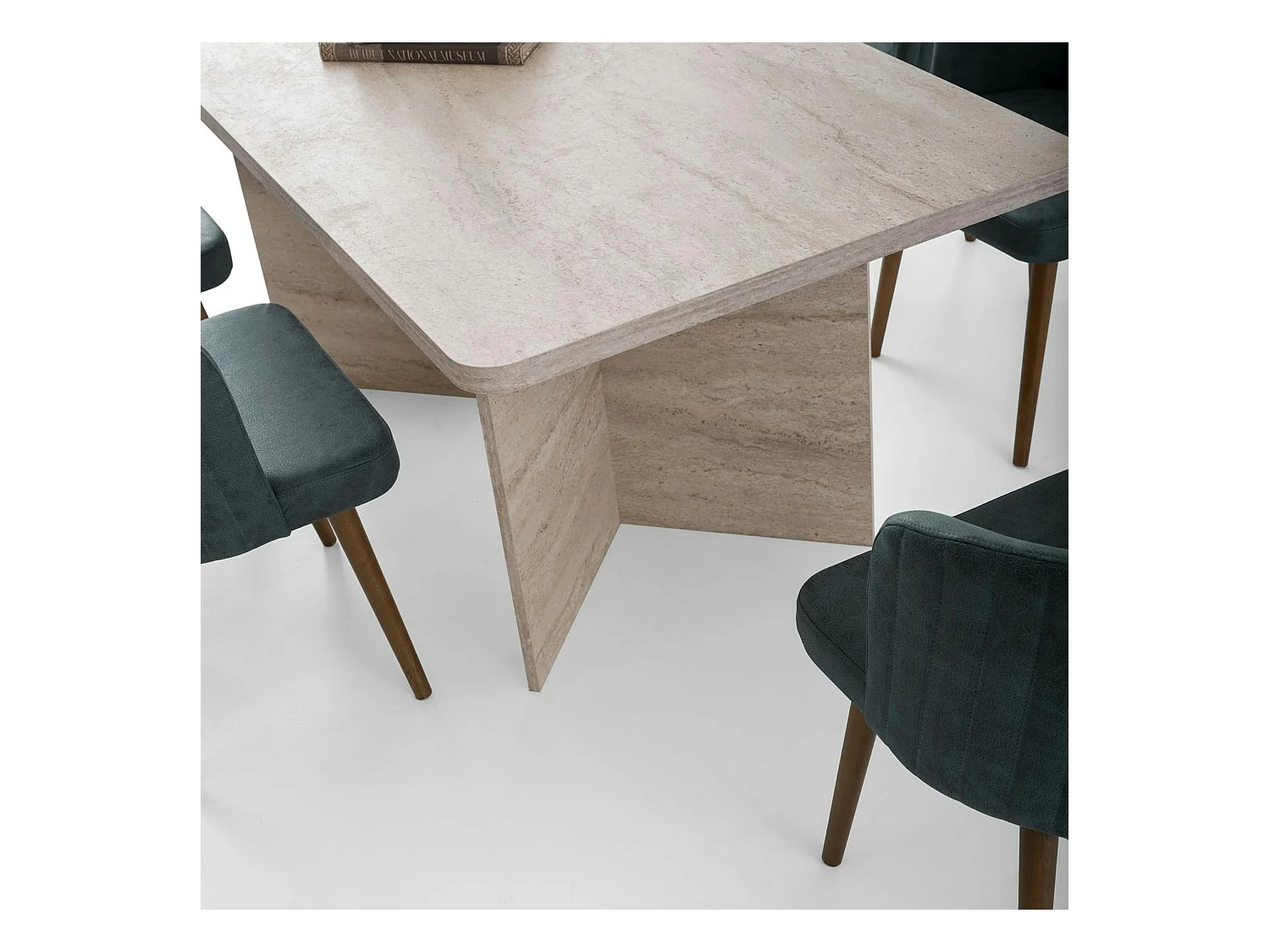 Table à manger design effet travertin pieds V 180 cm MARFA